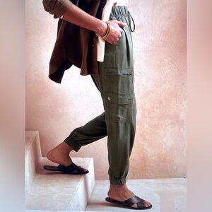 Banana Republic Womens Soft Cargo Jogger Size Petite Small Green Pants Pull on